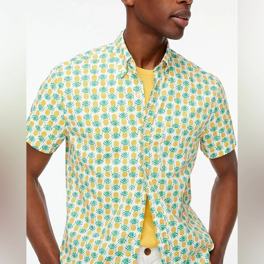 J. Crew Men’s Slim Fit Pineapple Print Short Sleeve Button Up Flex Washed Medium